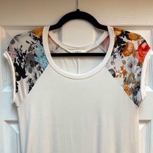 Floral sleeve white long tee